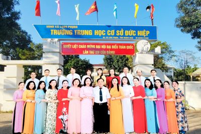 SINH HOẠT CHỦ ĐIỂM: “EM LÀ MẦM NON CỦA ĐẢNG”.