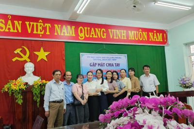 CHIA TAY GV VỀ HƯU